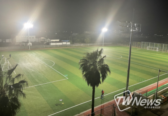 제주시, 한경축구장 야간 조명 시설 설치 완료