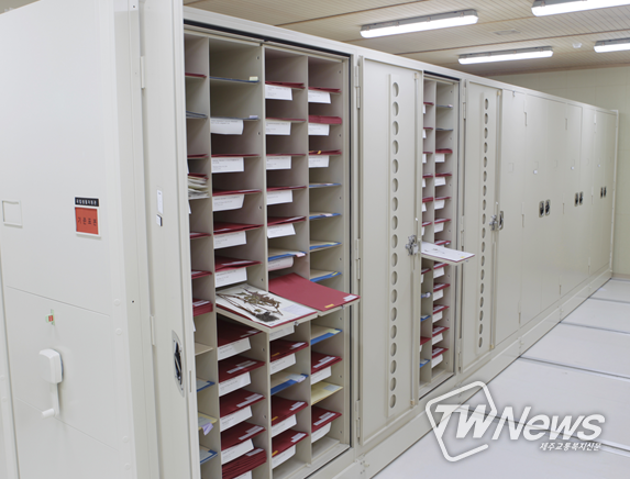 식물 기준표본 수장시설(기준표본 수장고 내부)