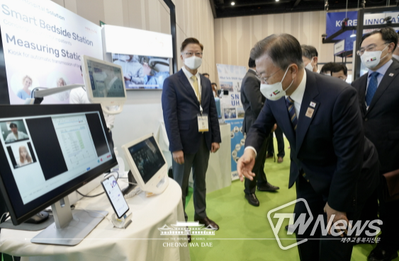 문재인 대통령 ‘2022 두바이 한국 우수상품전' 참석