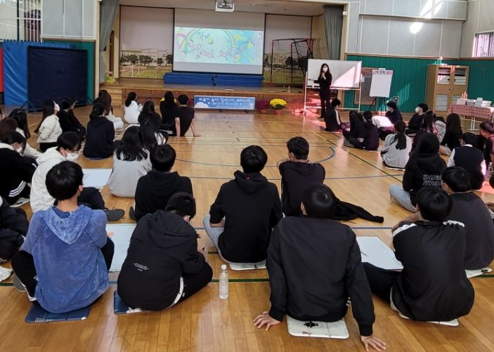 신창중, 진로 및 정서회복 프로그램