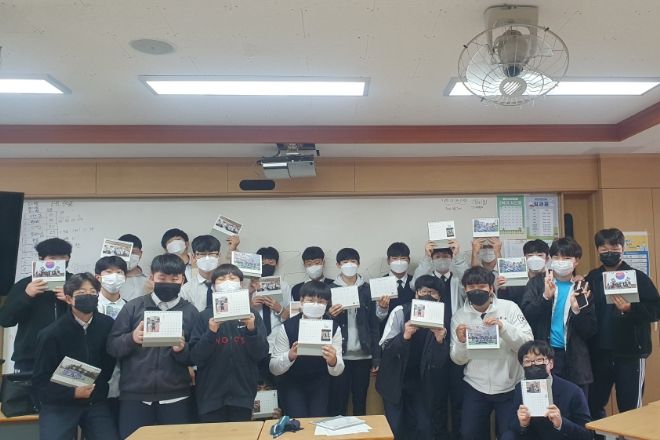 귀일중, 학급별 탁상 달력‘우리들은 열다섯’발행