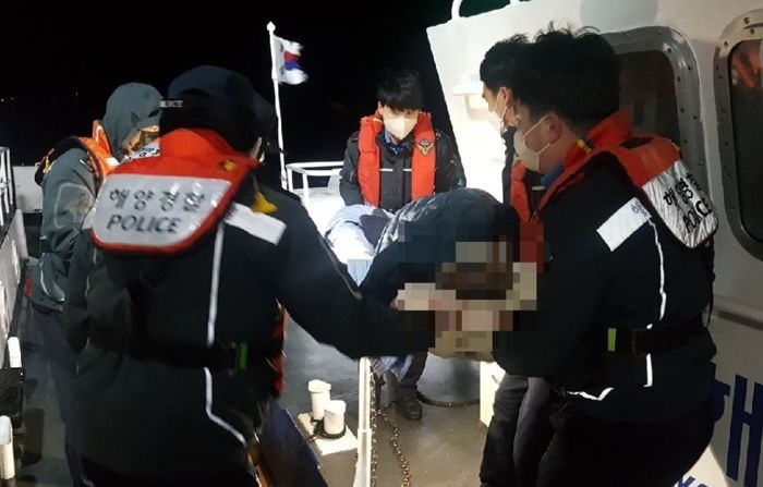 완도해경, 뱀에 물린 응급환자 긴급 이송