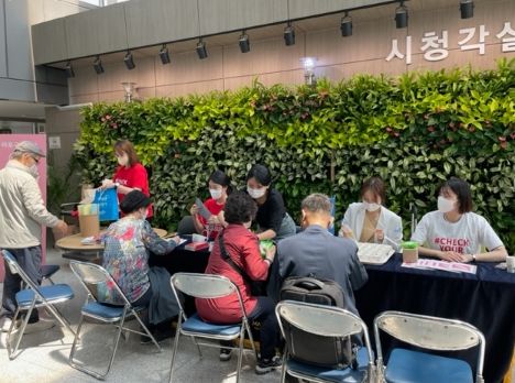 마포구 고혈압 당뇨병 건강교실에 참여한 어르신들