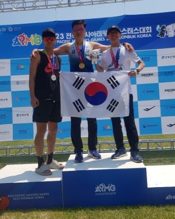 2023 전북 아시아,태평양 마스터스대회 10km 부문 금메달 김기철, 가운데