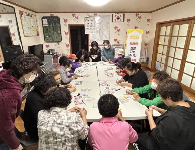 경로당 입식테이블 이용 모습