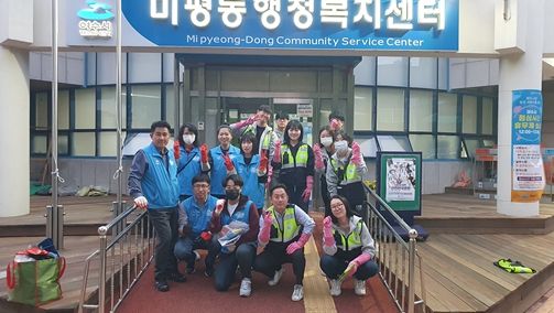 여수시 미평동은 지난 11일 전남대 여수캠퍼스 ‘에코프렌즈 캠퍼스 친환경 도우미’와 함께 쓰레기 불법투기 야간 단속을 실시했다.