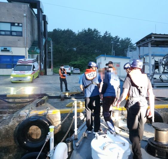 사천해경, 수우도 인근 해상 작업장에서 다친 응급환자 긴급 이송