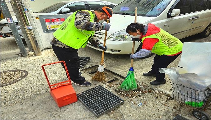 양천구, 지난 상반기 안심일자리(현 동행일자리) 참여자 근무 전경