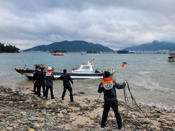 사천해경, 사천 신수도 해안가 표류 선박 구조