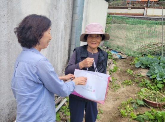 강화군 양사면 지역사회보장협의체, ‘어르신 안녕하세요!’건강 음료 전달