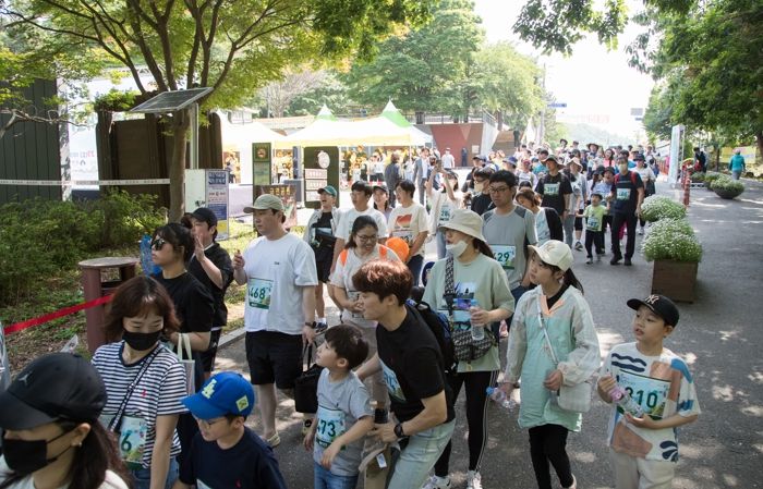 군산시, 제5회 어린이 숲속 걷기대회 성황리 개최