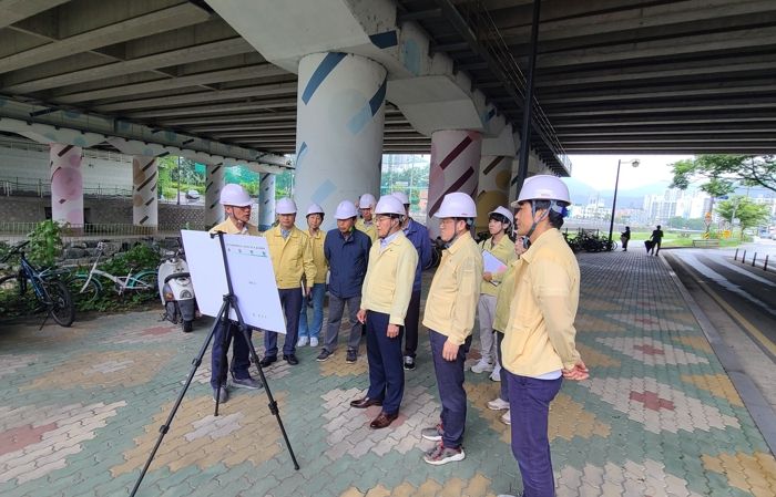 캔틸래버 구조의 교량에 대한 합동점검