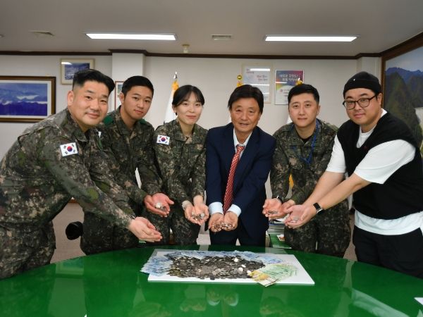 제7보병사단 불사조 여단 진북대대는 22일 최문순 화천군수에게 에티오피아 참전용사 후손 장학금 100만원을 기탁했다.