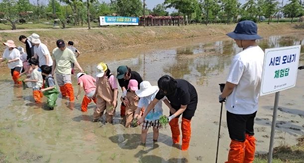 제18회 한미친선 한마음 축제에서 수도과 평택의 물 홍보