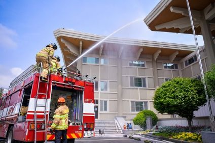 여수시는 지난 17일 학동119안전센터와 함께 시청 직원 등 200여명이 참여한 가운데 합동소방훈련을 실시했다.