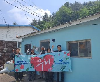 여수시 ‘나, 너, 우리 봉사단’은 지난 20일 광림동 독거노인 가구를 방문하여 2차 주거환경개선 봉사활동을 펼쳤다.