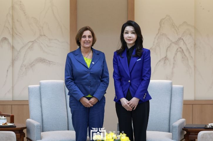 5월 21일 김건희 여사는 브리타 에른스트 여사와 환담을 가졌다.