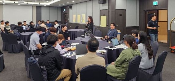 전라남도교육청이 정보교육지원단 협의회를 갖고 인공지능시대 교육자료 개발을 논의하고 있다.