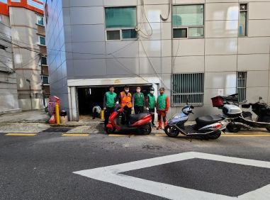 부산 중구 영주1동 새마을방역단·신속방역단 합동 방역 실시