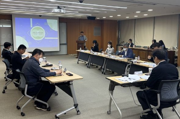 포항시는 지난 19일 김남일 포항시 부시장, 유니버설 디자인 관련 전문가, 용역사, 관계 공무원이 참석한 가운데 시청 소회의실에서 유니버설디자인 기본계획 수립 용역 착수보고회를 개최했다.