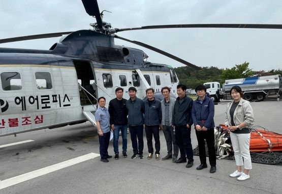 포항시는 산림청, 경북도와 함께 22일 임차 헬기를 활용해 피해구역에 대한 항공 예찰을 실시했다.