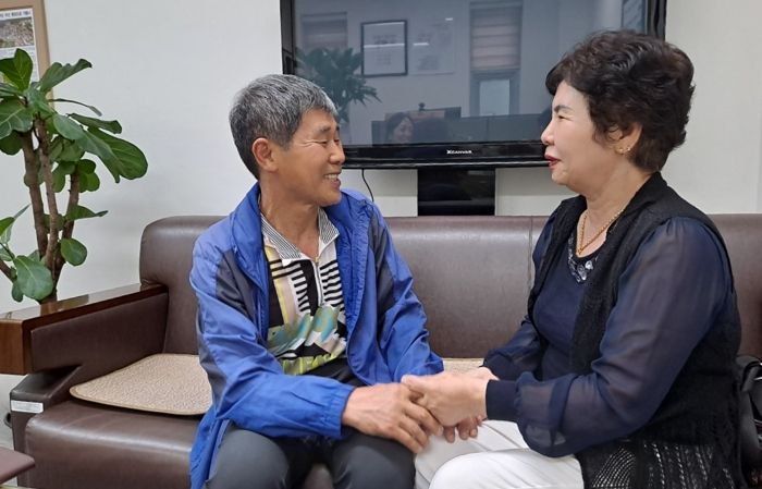 순천시 조곡동의 적극 행정으로 30년 만에 가족이 극적으로 상봉했다