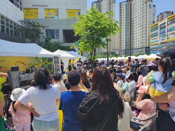 운양동 주민자치회, 상가 활성화 위해 장 펼쳐