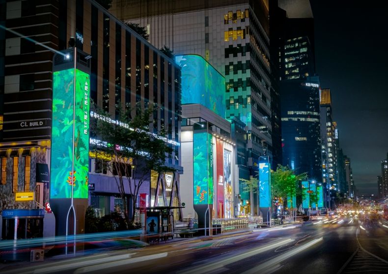 강남역 미디어폴 전경