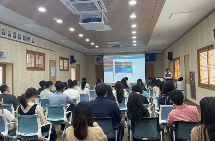 지난 23일 강진군청에서 ‘청백-e 시스템 사용자 교육’이 진행되고 있다.