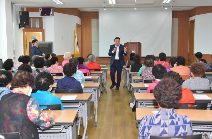 최영일 순창군수, 노인일자리사업 교육장 찾아 어르신들 격려