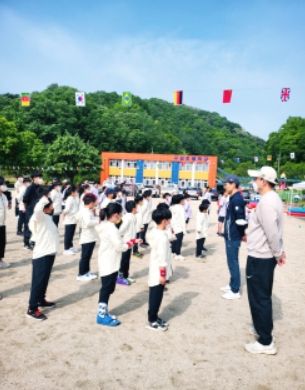 김천시 지례면 체육회 ‘지례초등학교 단체복’ 전달