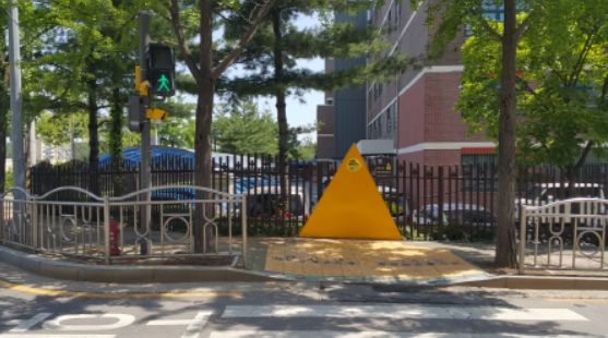 송파구, 어린이보호구역에 ‘보행신호 음성안내 보조장치’ 18개소 추가 설치 등 통합형 횡단보도 안전시설물 강화!