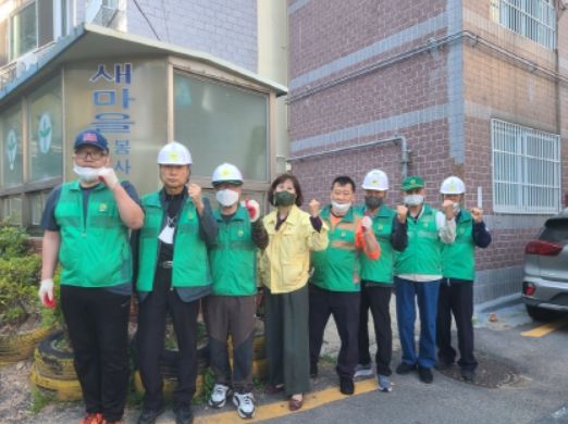 부산 중구 동광동 새마을 자율방역단 상습 불결지 방역 실시