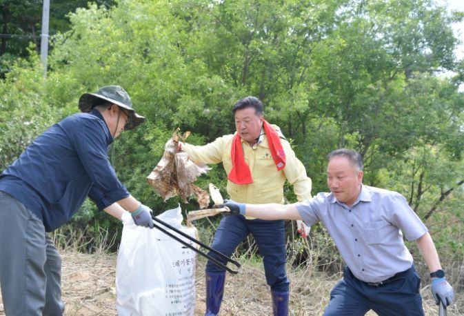 최재구 예산군수 예당호 주변 환경정화 활동 모습