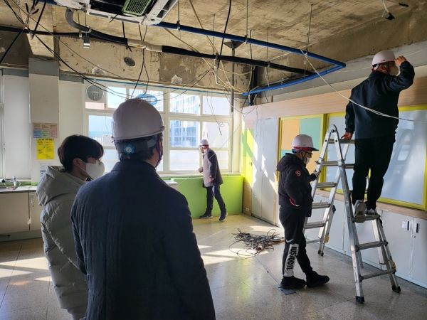 동신초 석면해체 잔재물점검