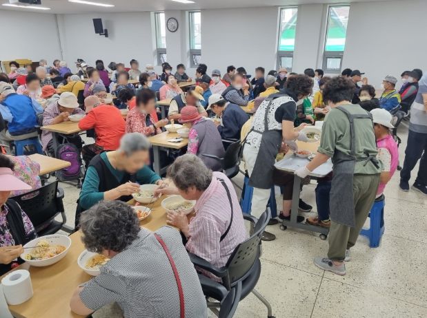 남양주시 와부읍 어울림봉사단, 온기 가득 국수 나눔