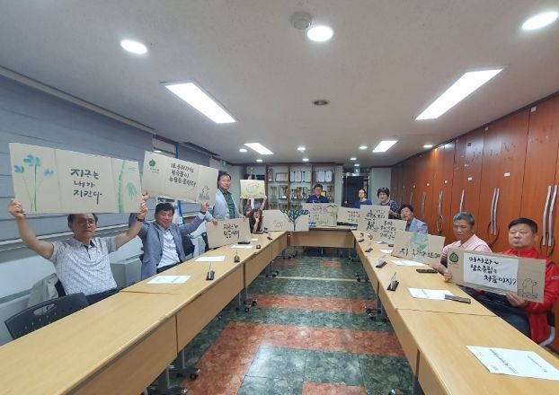 광명시 철산4동 방위협의회는 지난 24일 동 행정복지센터에서 기후·환경 위기 문제에 공감하고 탄소중립을 실천 해나가기 위한 캠페인을 진행했다.