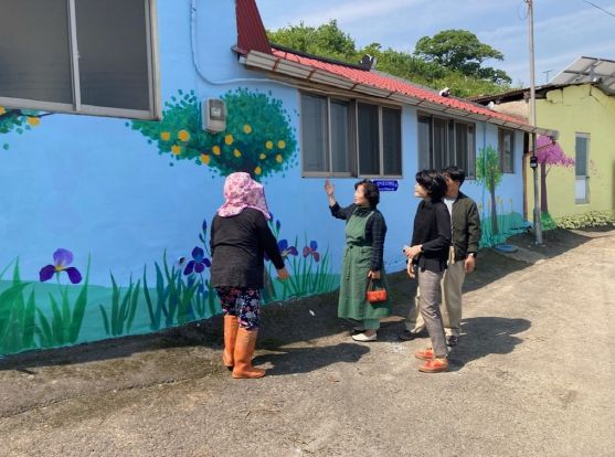 남해군 미술협회, 이동면 장전마을 벽화그리기