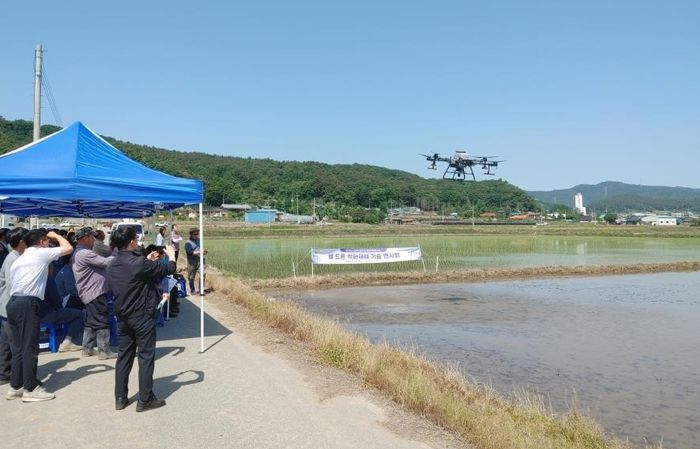 청양군, 벼 드론 직파재배 기술 연시회 개최