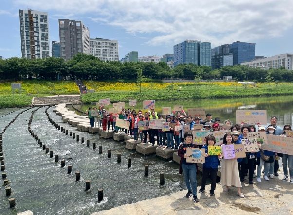 광명시 철산3동 행정복지센터는 31일 일상 속 탄소중립 실천의 의지를 다지는 탄소중립 선포식을 개최했다.