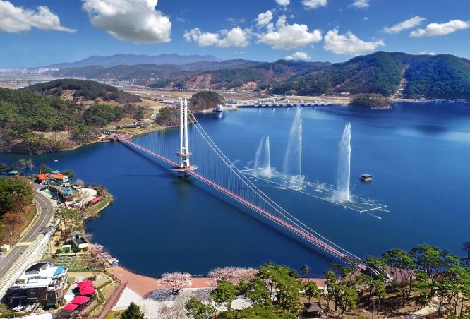 예당호 출렁다리 전경