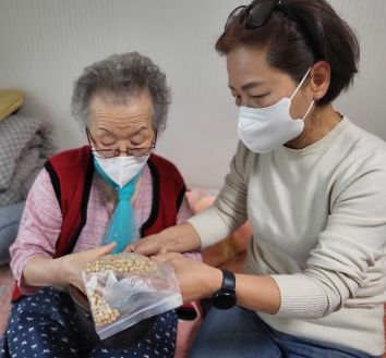 부평구노인복지관, 孝콩나물 기르기로 행복 쑥쑥