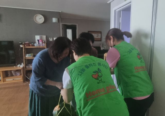 홈플러스 인천청라점 아동생활시설 7곳에 식료품 전달