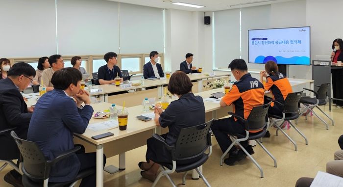 용인특례시는 지난 1일 기흥구 치매안심센터 늘봄실에서 정신 응급 상황에 대비하고 유관 기관 간 협력체계 강화를 위해 ‘정신응급대응 협의체’ 회의를 개최했다.