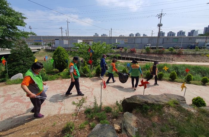시흥천변 플로깅 캠페인