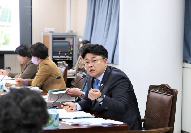 김호진 의원(더불어민주당나주1) 상임위 회의