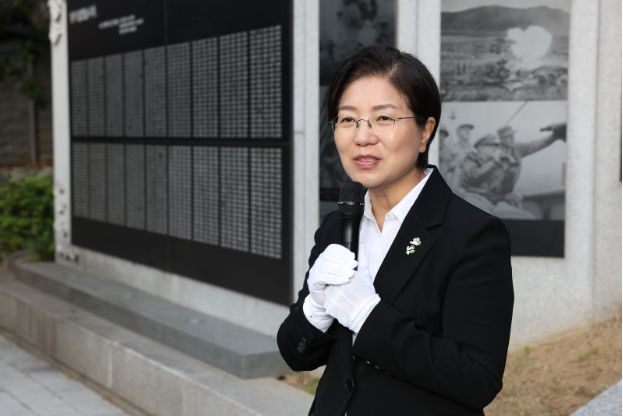 추념행사에서 기념사하는 김미경 은평구청장