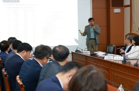 충북경제 2026년 GRDP 100조원 시대 도약 전략수립 연구용역 최종 보고회 개최