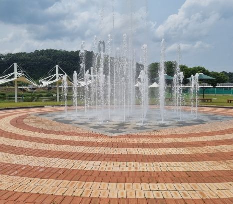 군위군 생활체육공원, 바닥분수대 가동