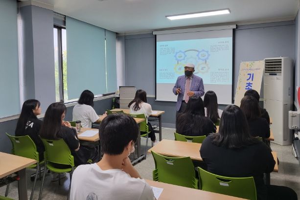 학교 밖 청소년에 인권의 중요성과 아동학대 대처방안 알려